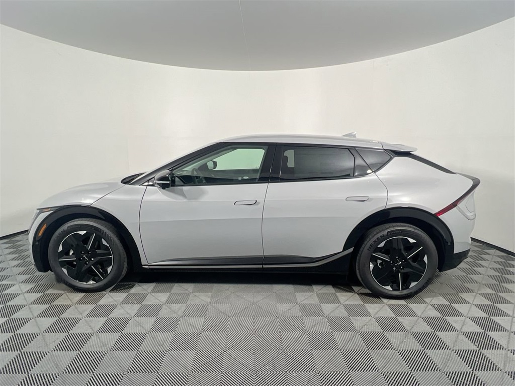2025 Kia EV6 Wind photo 6