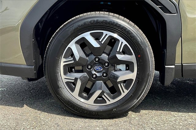 2025 Subaru Forester Premium photo 13