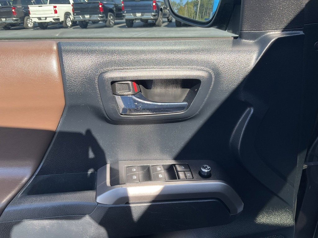 2016 Toyota Tacoma Limited photo 11