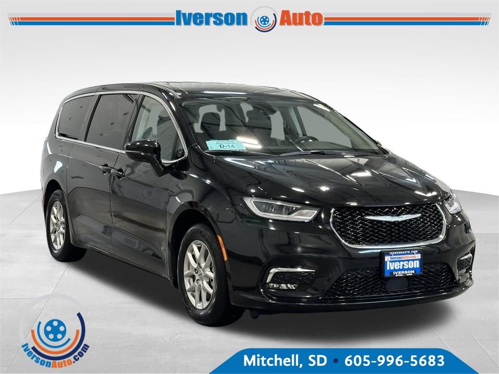 2024 Chrysler Pacifica Touring L's photo