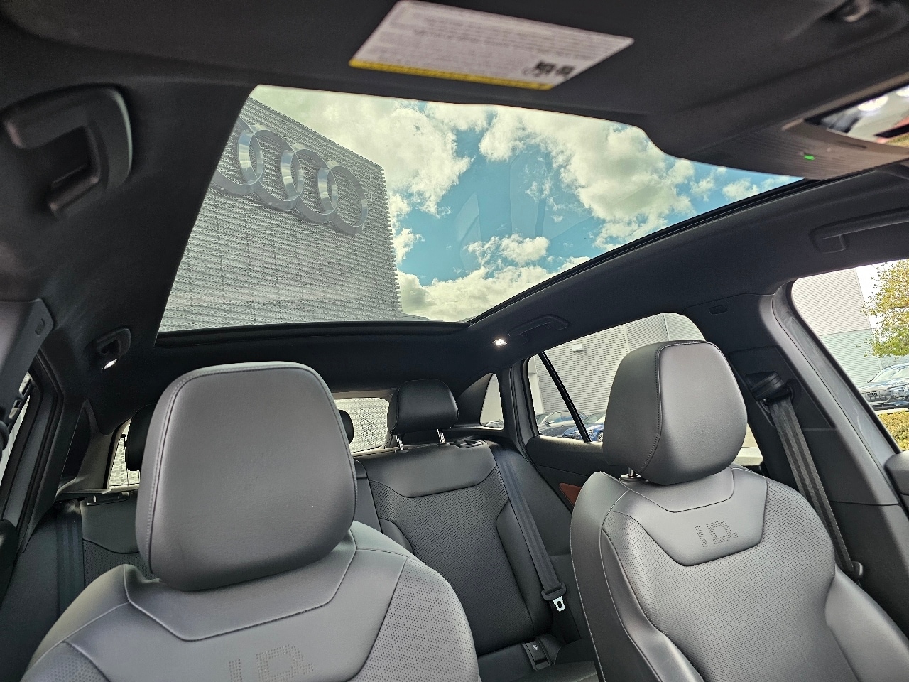 2022 Volkswagen ID.4 Pro S photo 3