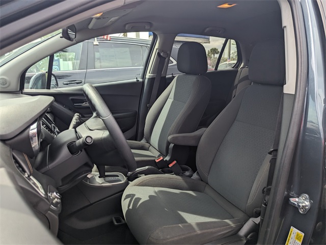 2021 Chevrolet Trax LS photo 4