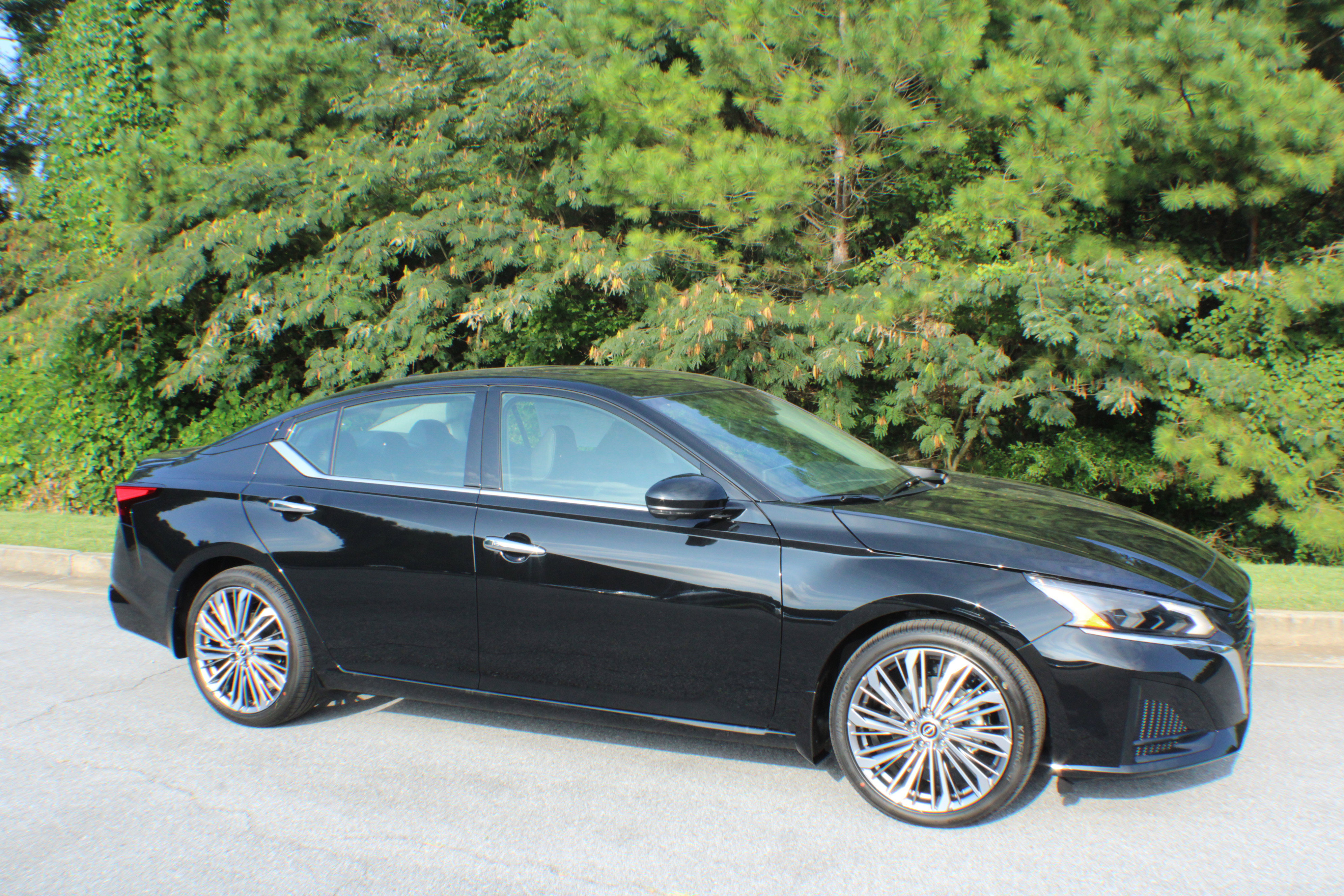 2025 Nissan Altima SL's photo