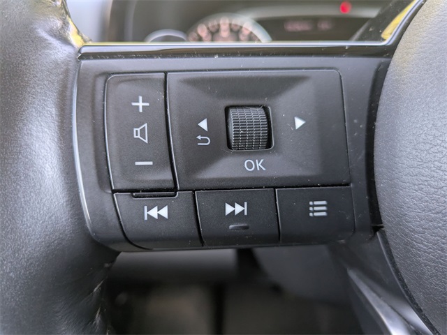 2022 Nissan Pathfinder SV photo 13