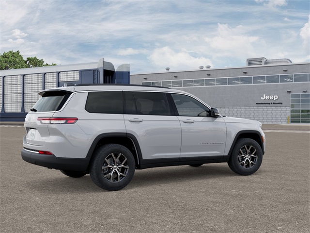 2025 Jeep Grand Cherokee Limited photo 3