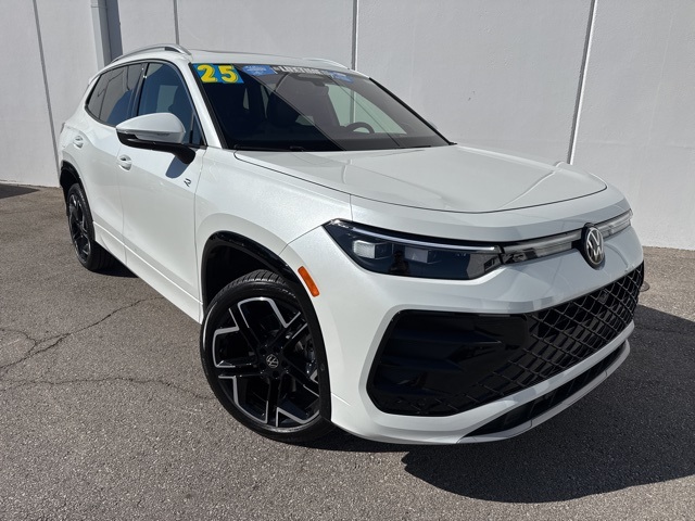 Used 2025 Volkswagen Tiguan SEL R-LINE with VIN 3VVLR7RM7SM039168 for sale in Kansas City