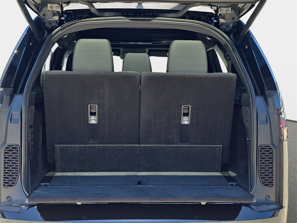 2025 Land Rover Discovery Metropolitan Edition photo 10