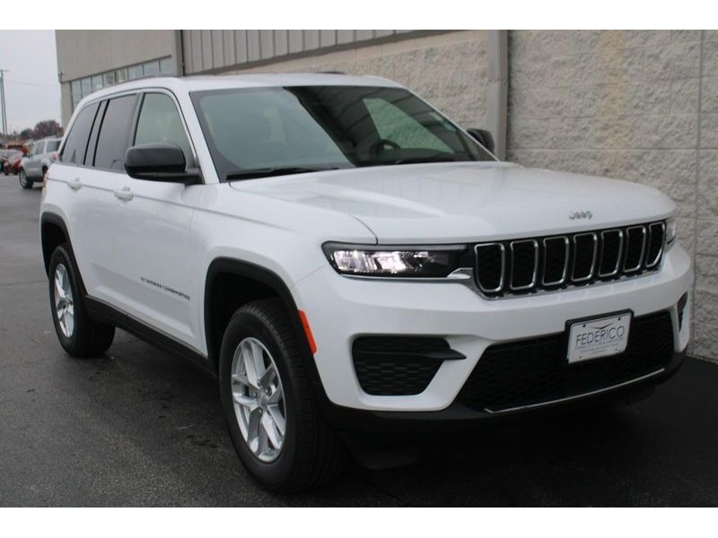 2025 Jeep Grand Cherokee Laredo X photo 2