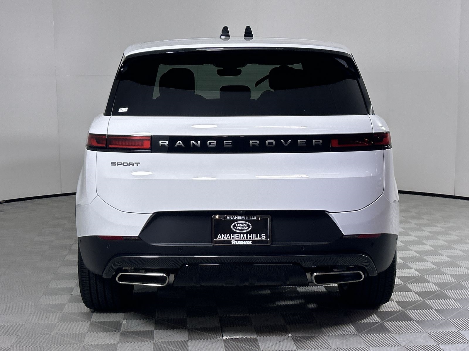 2025 Land Rover Range Rover Sport SE photo 4