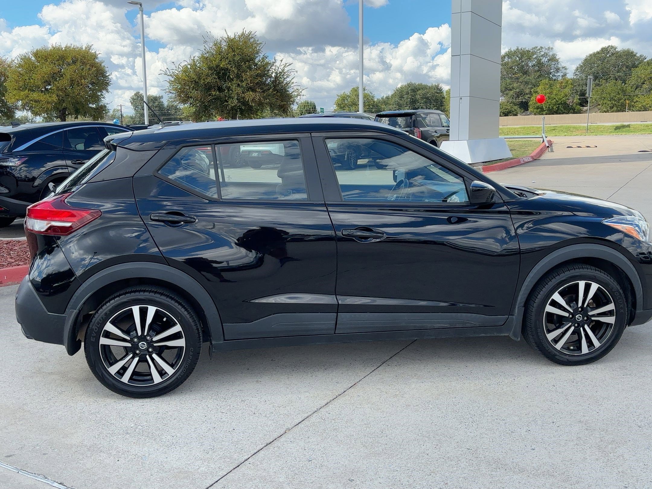 2020 Nissan Kicks SV photo 8