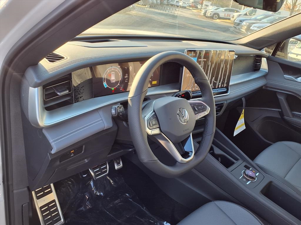 2026 Volkswagen Tiguan SE R-Line Black photo 4