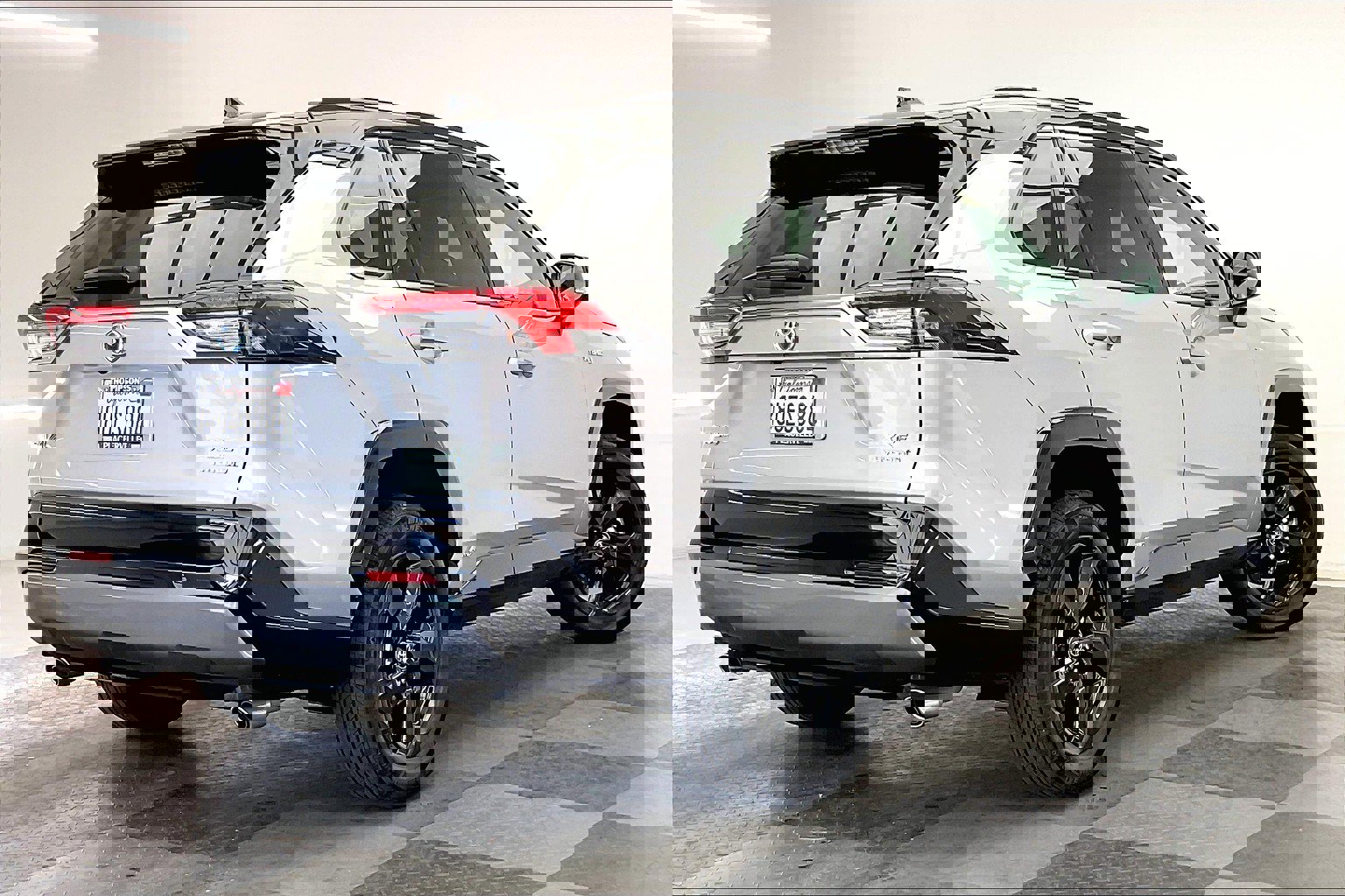 2021 Toyota RAV4 Hybrid XSE photo 11