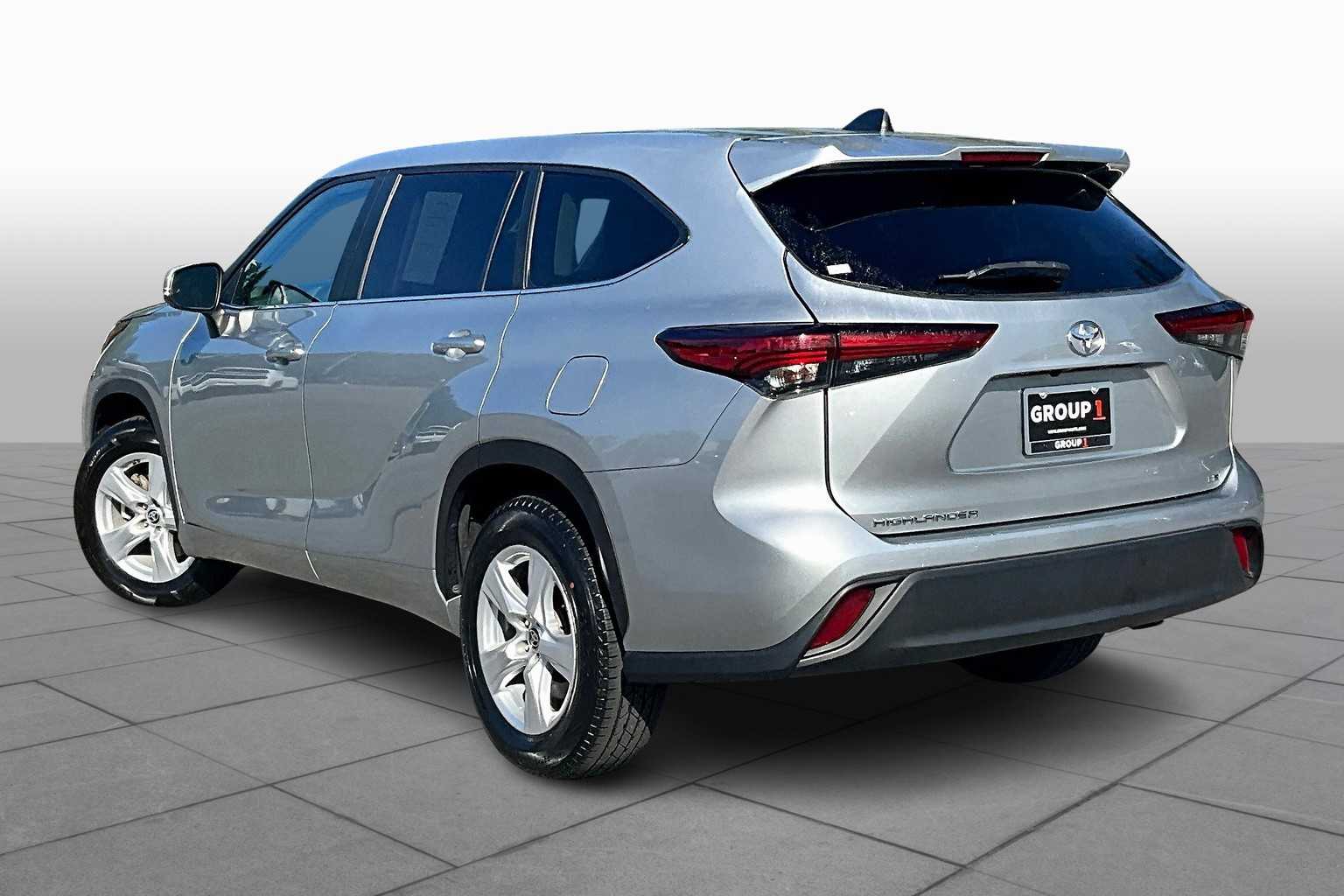 2023 Toyota Highlander LE photo 11