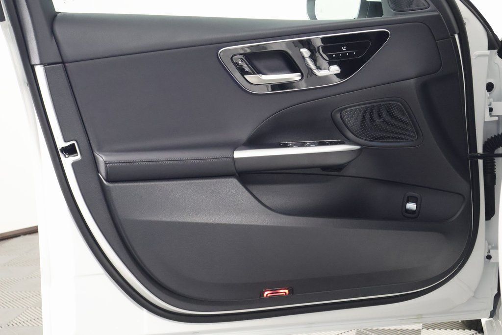 2025 Mercedes Benz C 300 photo 6