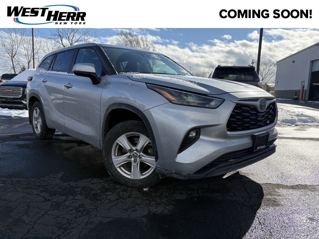 2023 Toyota Highlander LE's photo