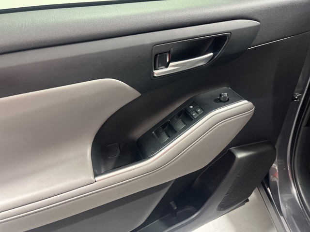 2021 Toyota Highlander XLE photo 4
