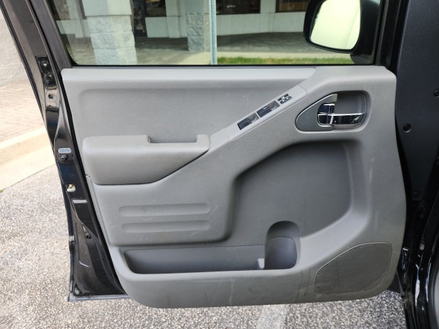 2021 Nissan Frontier SV photo 3