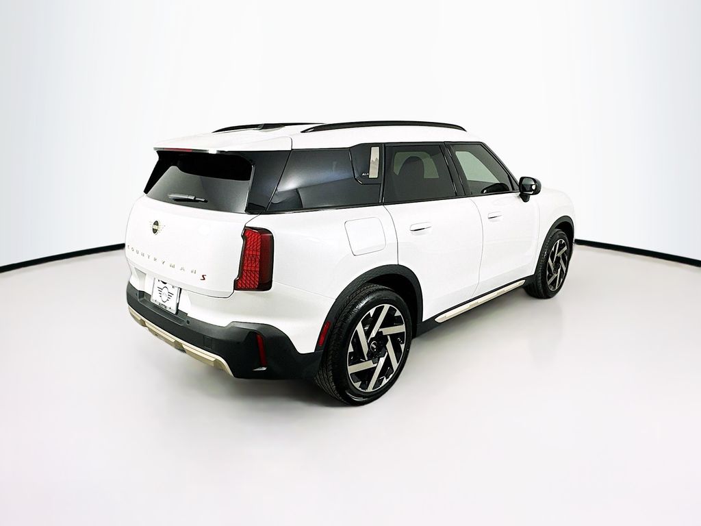 New 2025 White MINI Signature Plus image 5
