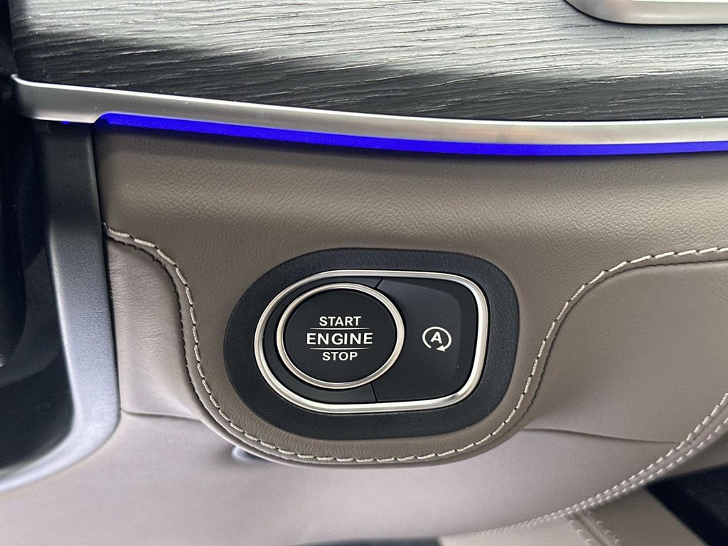 2025 Mercedes Benz GLS Maybach 600 photo 13