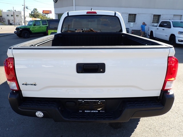 2016 Toyota Tacoma SR photo 4