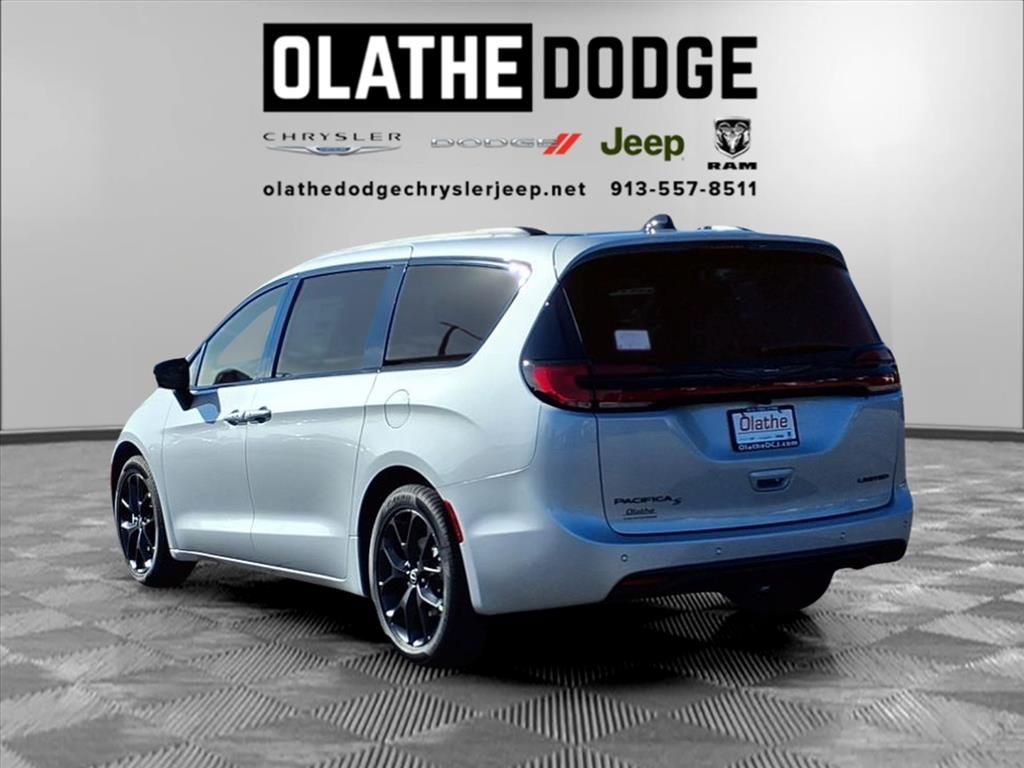 2026 Chrysler Pacifica Limited photo 3