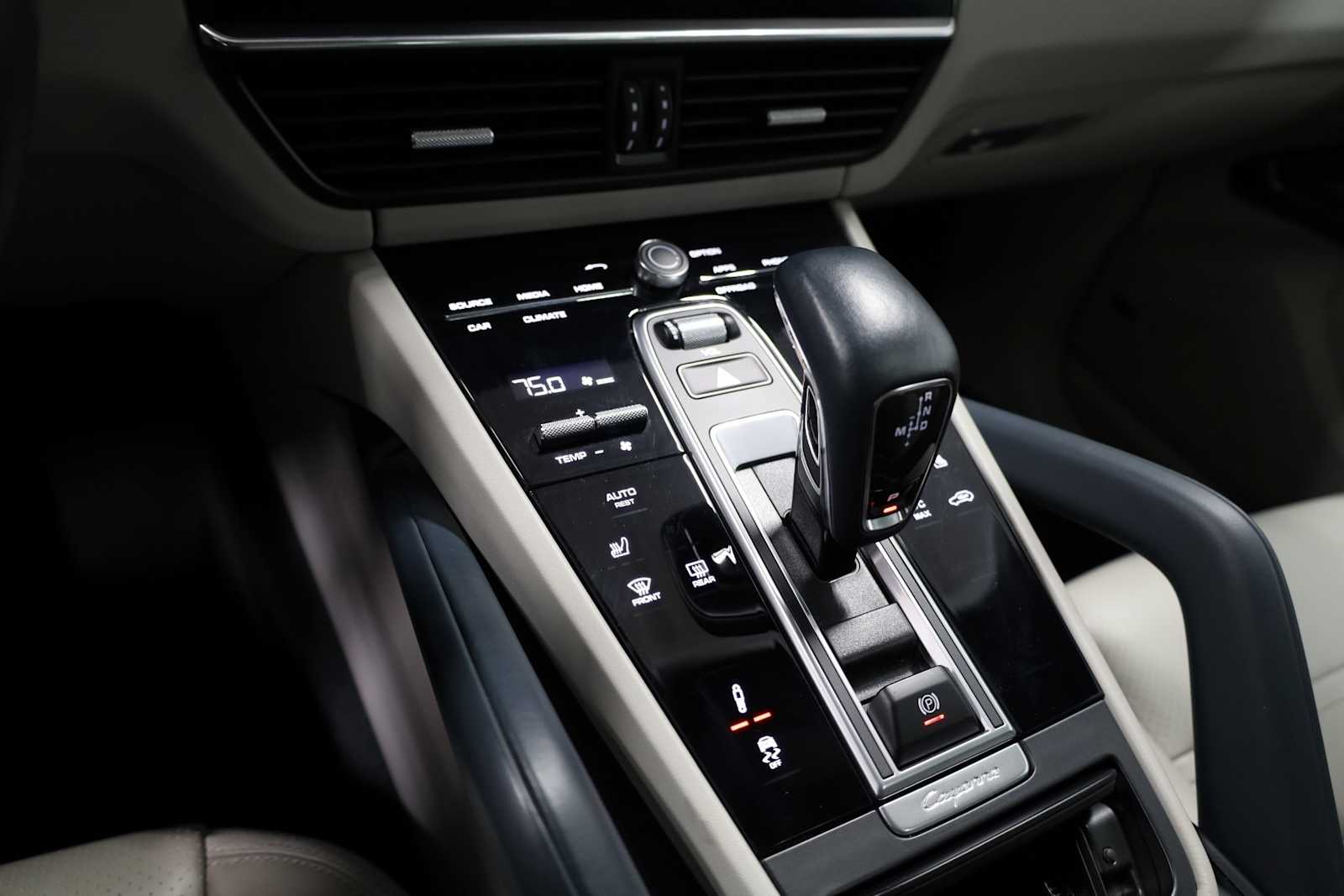 2023 Porsche Cayenne Coupe photo 29