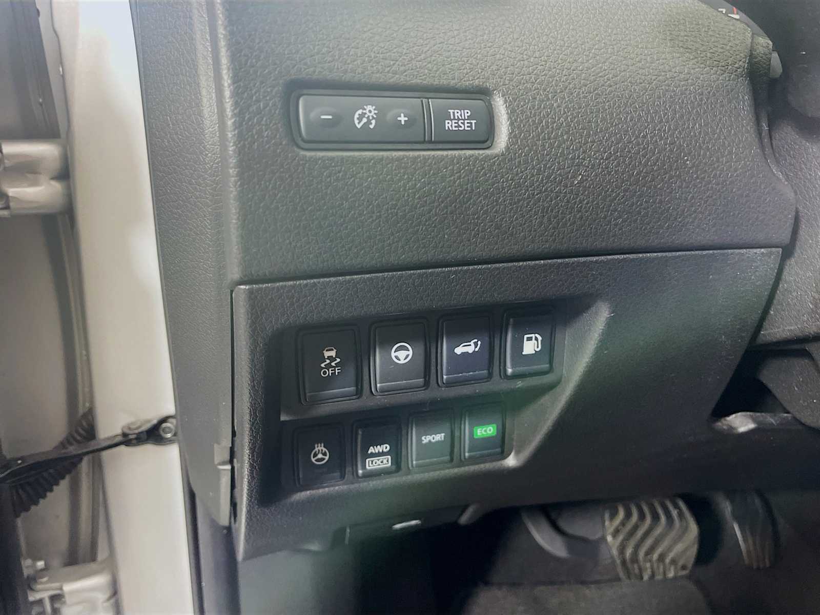 2020 Nissan Rogue SV photo 8