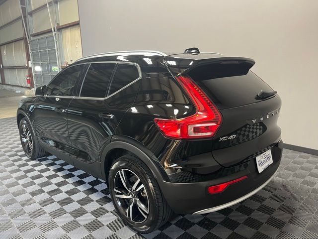 2023 Volvo XC40 Plus photo 3