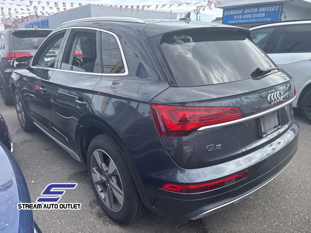 2023 Audi Q5 40 Premium Plus photo 4