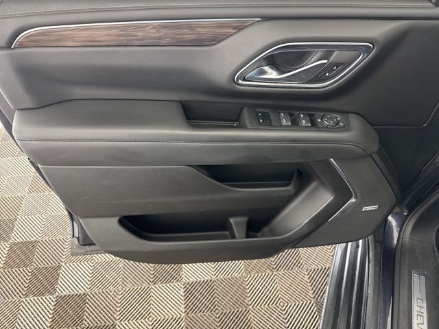 2022 Chevrolet Suburban LT photo 15