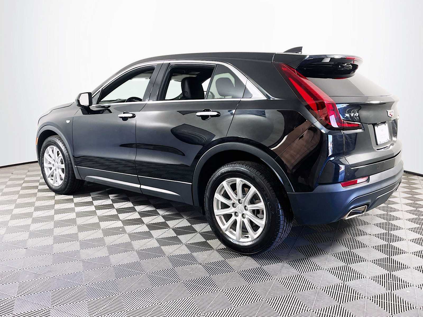 2023 Cadillac XT4 Luxury photo 4