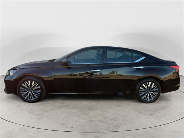 2024 Nissan Altima 2.5 SV photo 2
