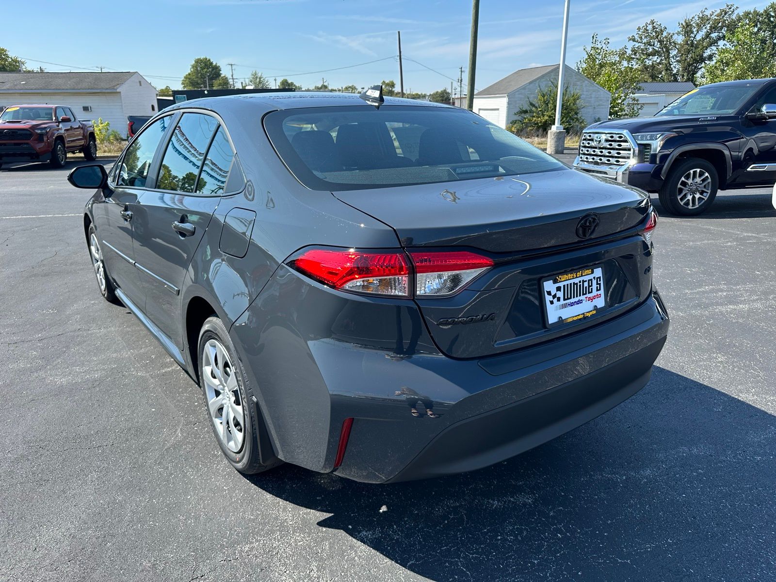 2025 Toyota Corolla LE photo 3