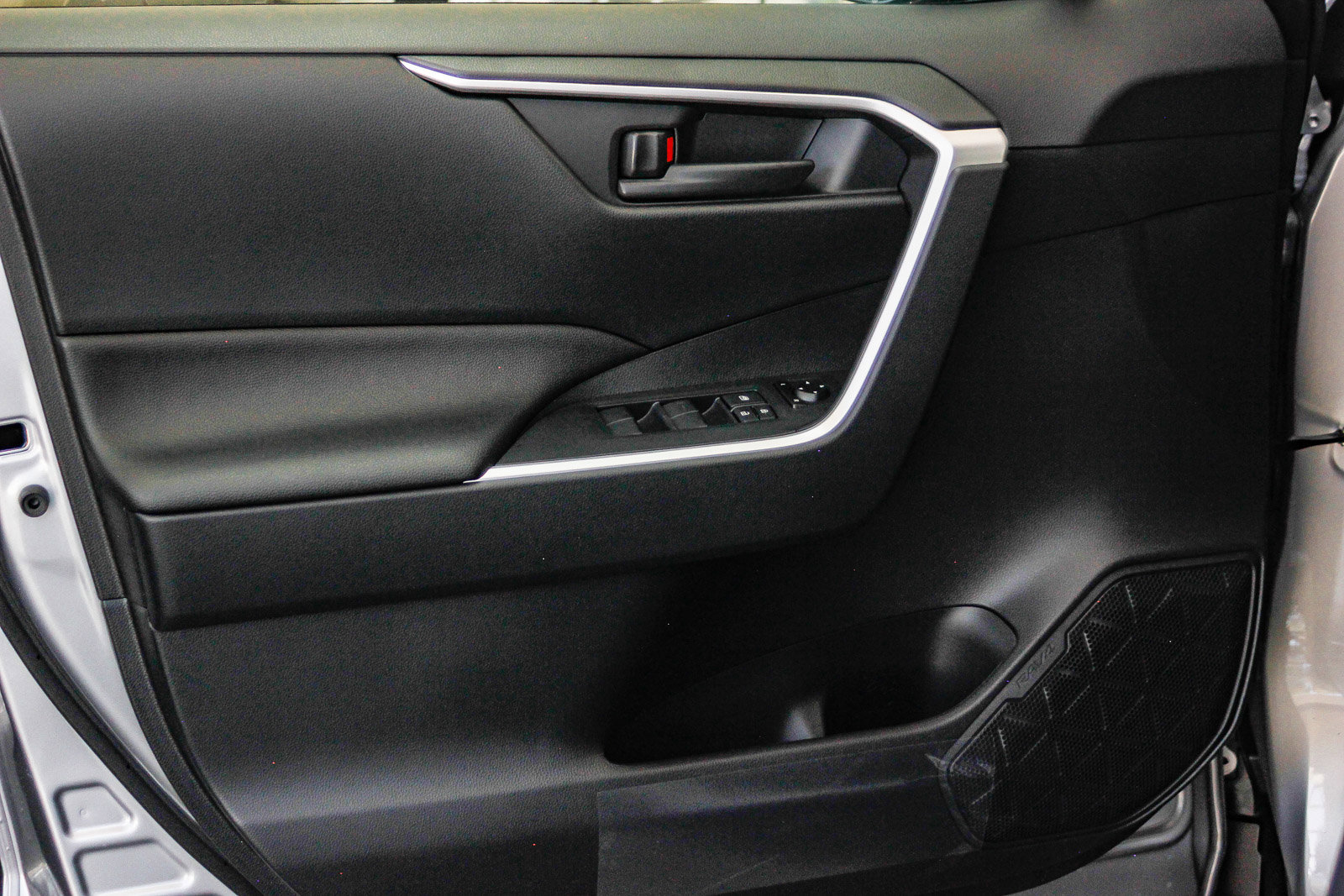 2025 Toyota RAV4 Hybrid LE photo 24