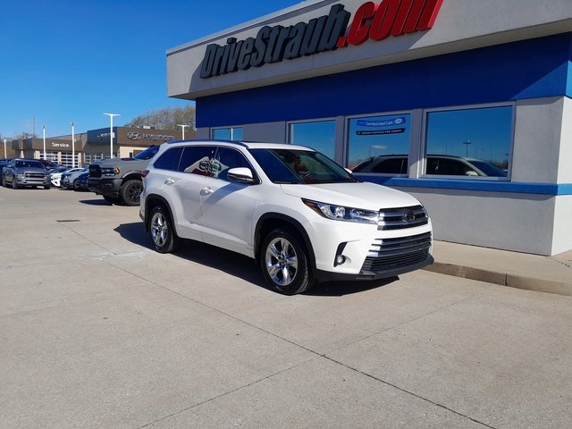 2019 Toyota Highlander Limited Platinum photo 2