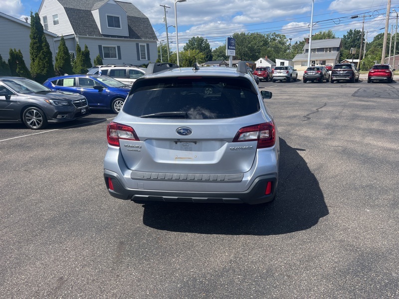 2018 Subaru Outback 2.5i Premium photo 2