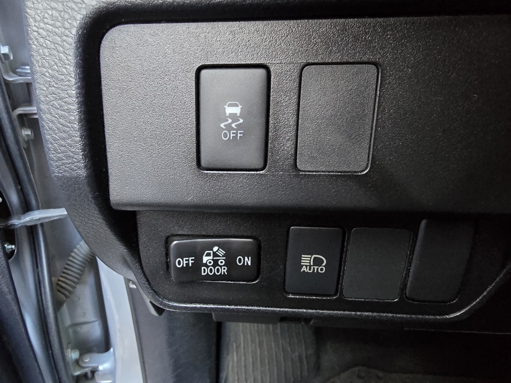 2020 Toyota Tacoma SR5 photo 18