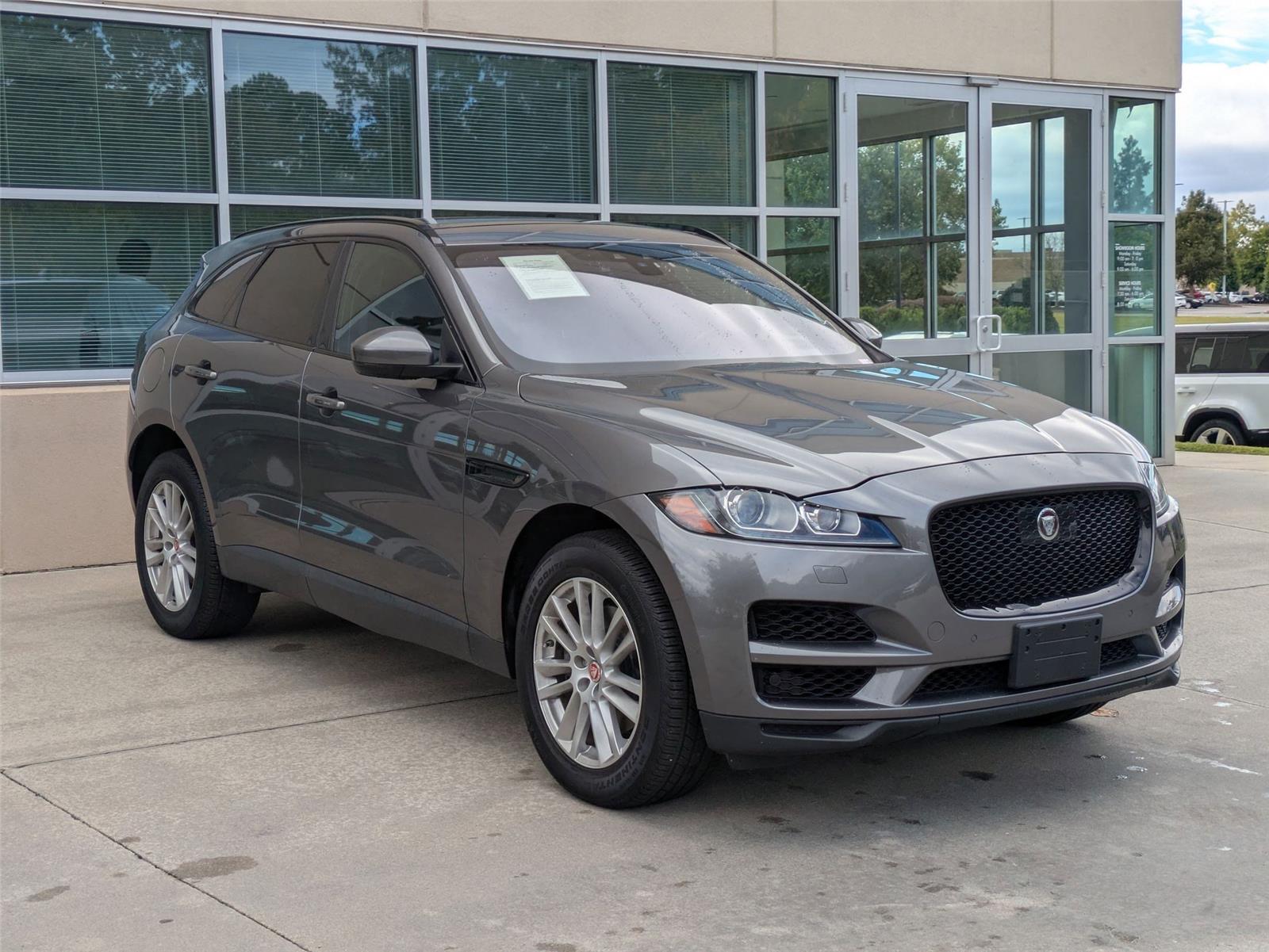 2019 Jaguar F-PACE Prestige photo 3