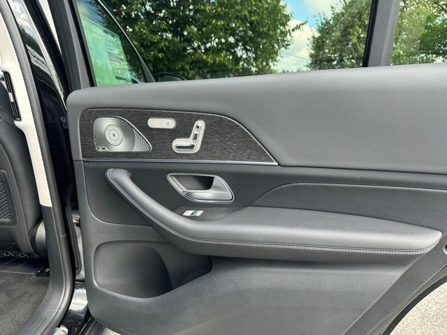 2025 Mercedes Benz GLS 450 4MATIC photo 17