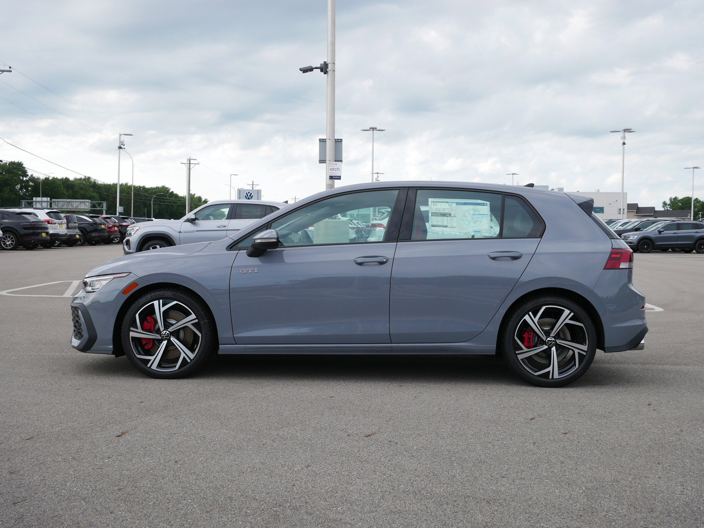 2025 Volkswagen Golf GTI SE photo 3