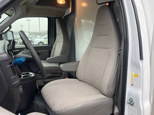 2024 Chevrolet Express Cutaway 3500 photo 16