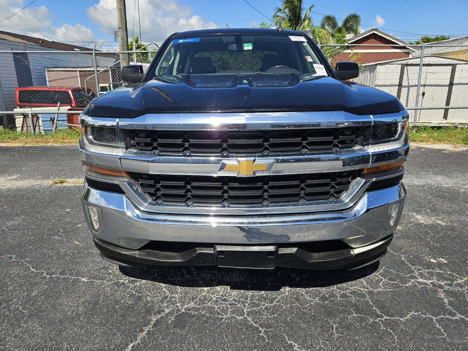 2017 Chevrolet Silverado 1500 LT photo 2