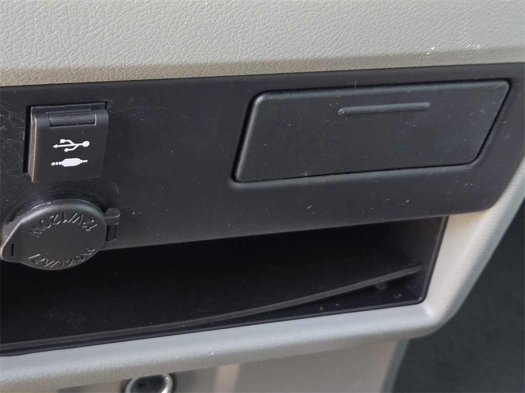 2020 Toyota Sienna LE photo 22