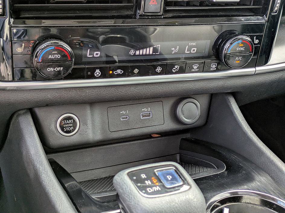 2021 Nissan Rogue SV photo 21
