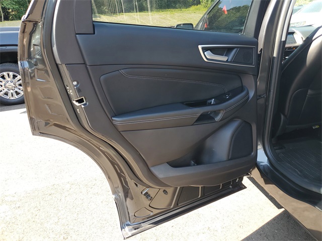2019 Ford Edge Titanium photo 19