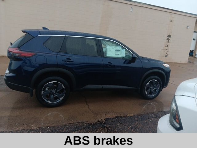 2026 Nissan Rogue SV photo 4