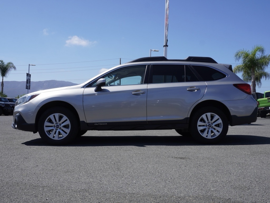 2019 Subaru Outback 2.5i Premium photo 7
