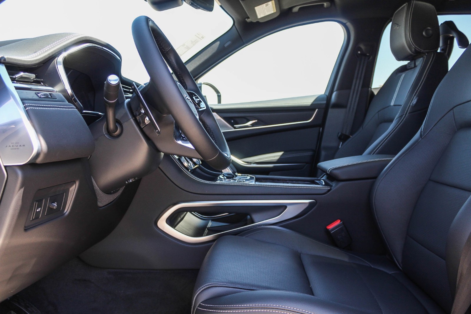 2025 Jaguar F-PACE P250 R-Dynamic S photo 14