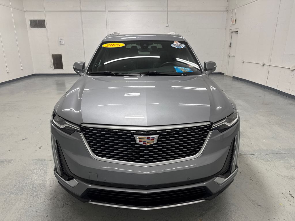 2025 Cadillac XT6 Premium Luxury photo 2