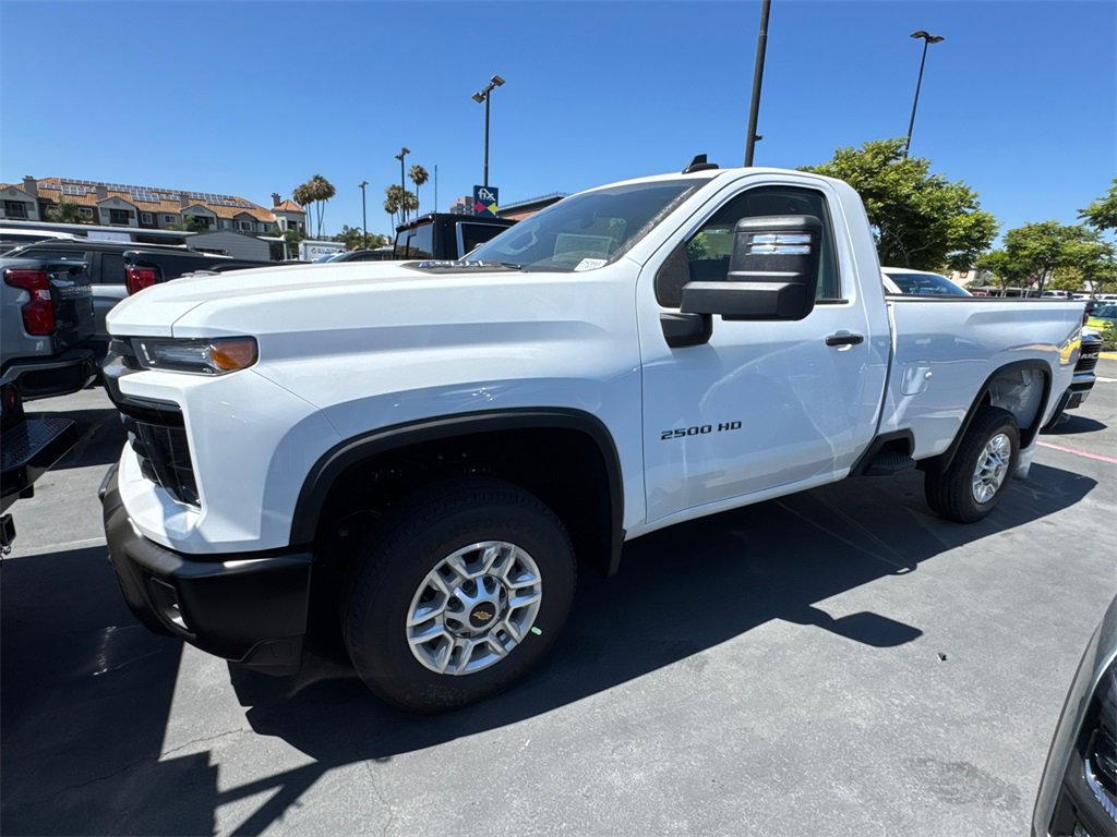 2025 Chevrolet Silverado 2500HD photo 2